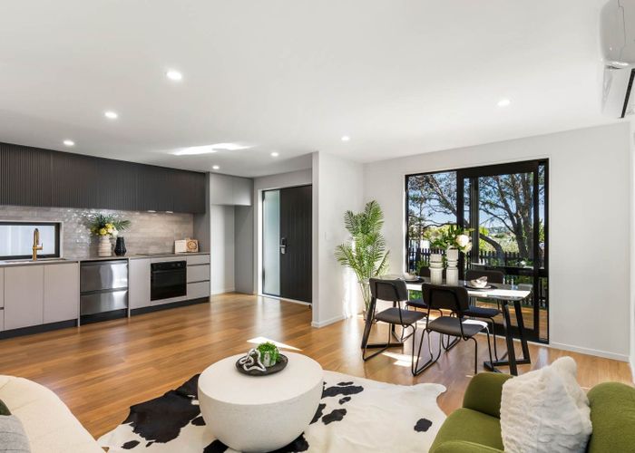  at 21D Knights Road, Rothesay Bay, North Shore City, Auckland
