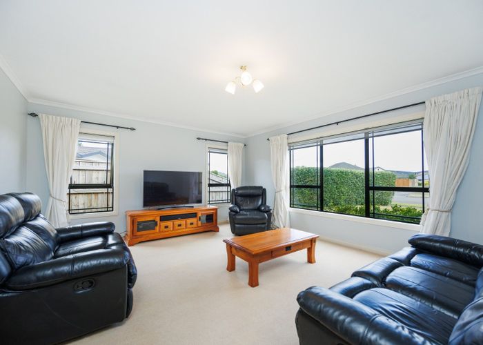  at 27 Royal Oak Drive, Kelvin Grove, Palmerston North