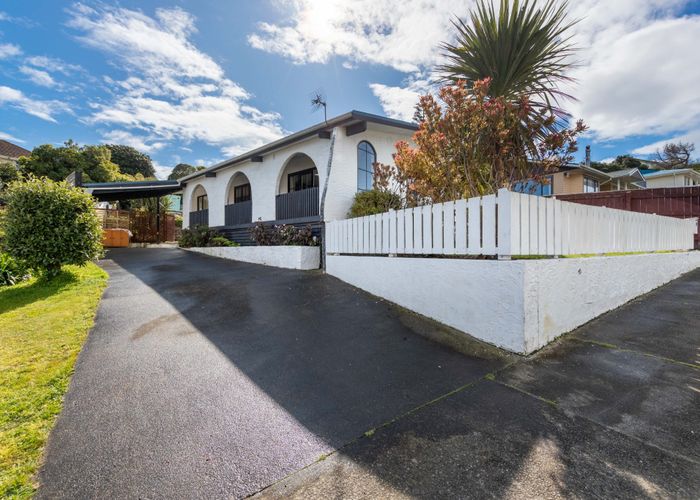  at 49 Gloaming Hill, Titahi Bay, Porirua