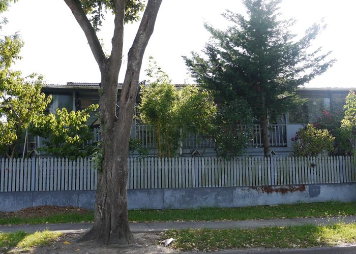  at 2 Shalimar Place, Clover Park, Auckland