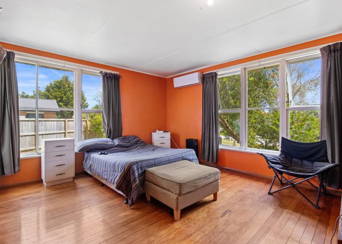  at 16 Hockin Place, Fairfield, Hamilton