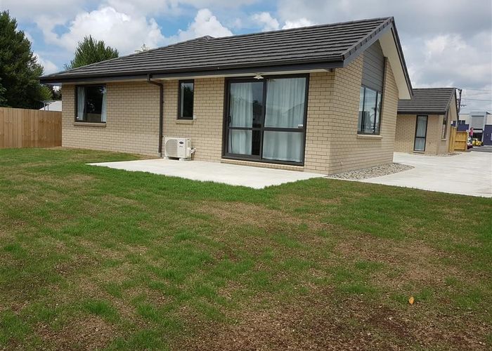  at 2/354 Peachgrove Road, Fairfield, Hamilton
