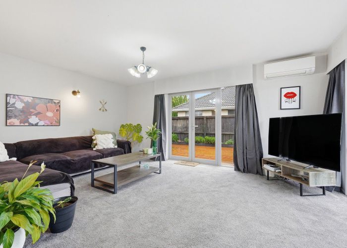  at 1/106 Lake Terrace Road, Burwood, Christchurch City, Canterbury