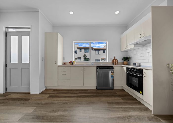  at 6 Vitex Lane, Henderson, Waitakere City, Auckland