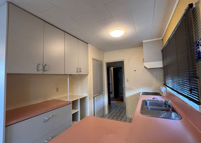  at 6 Yarra Place, Botany Downs, Manukau City, Auckland