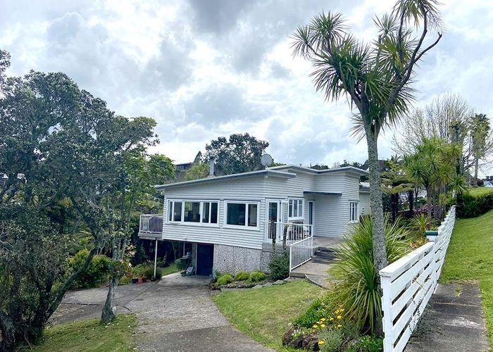  at 986 Beach Road, Torbay, North Shore City, Auckland