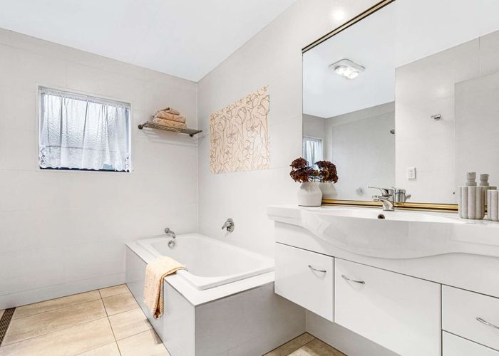  at 10 Gemini place, Kawaha Point, Rotorua, Bay Of Plenty
