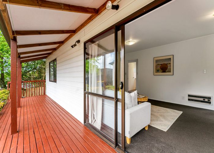  at 2/298 Glenfield Road, Glenfield, North Shore City, Auckland