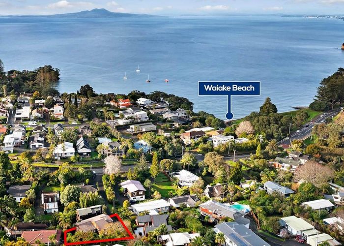  at 2/970 Beach Road, Torbay, Auckland