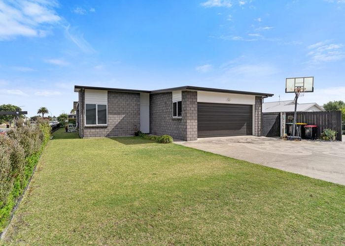  at 2 Spinifex Street, Papamoa Beach, Papamoa