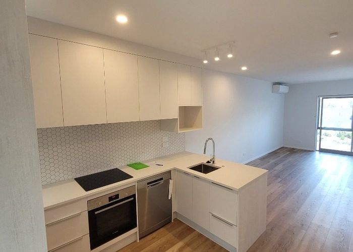  at 15 Sea Vista Avenue, Beach Haven, North Shore City, Auckland