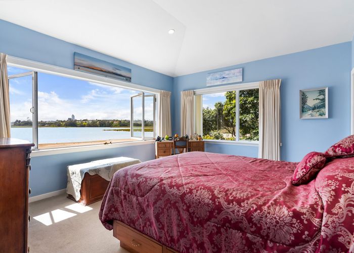  at 2/67 Beresford Street, Bayswater, North Shore City, Auckland