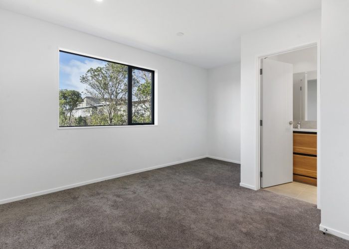  at 8B Tahinga Street, Northcote, North Shore City, Auckland