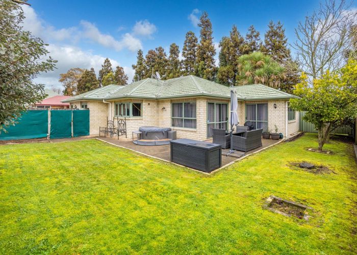  at 12 Hastings Place, Hamilton Lake, Hamilton