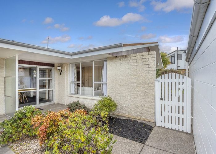  at 2/191 Waimairi Road, Ilam, Christchurch