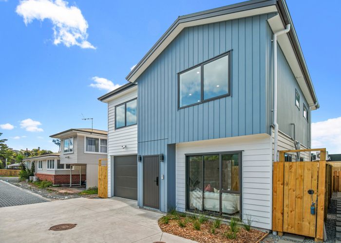  at 72D Godley Road, Green Bay, Waitakere City, Auckland
