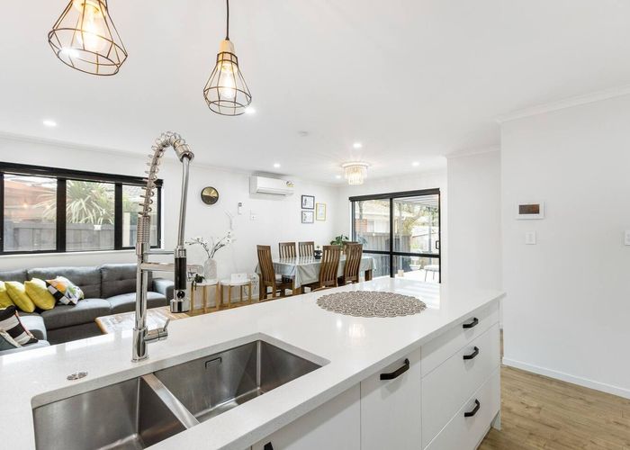  at 8B Lynette Place, Mangere, Auckland