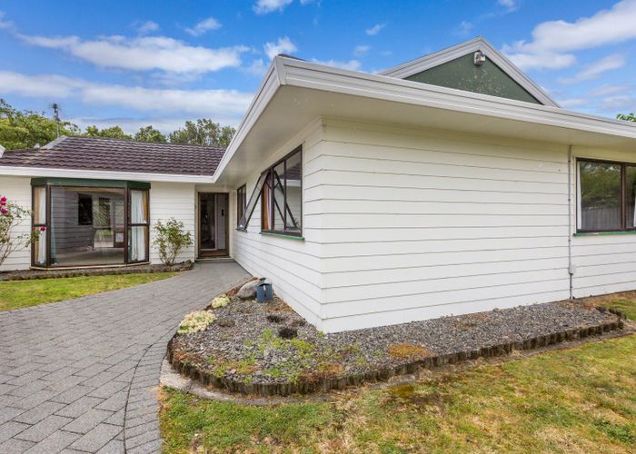  at 4 Memphis Grove, Totara Park, Upper Hutt, Wellington