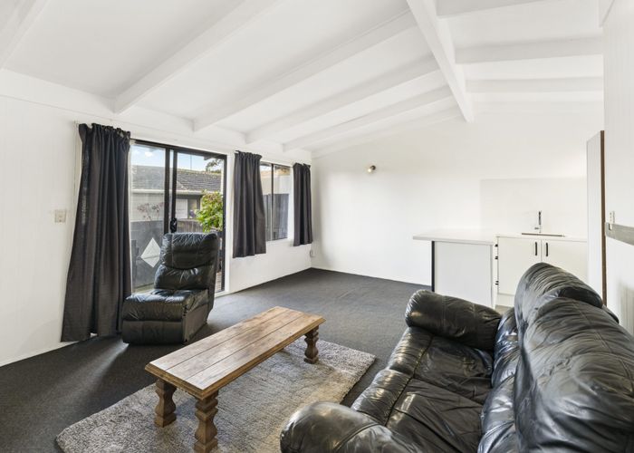  at 2/14 Idlewild Avenue, Mangere, Manukau City, Auckland