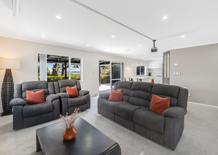  at 2 Aurea Avenue, Pakuranga, Manukau City, Auckland