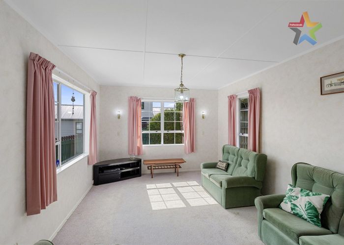  at 15 Mossburn Grove, Kelson, Lower Hutt, Wellington