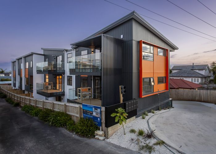  at 7-9/246 Wairau Road, Glenfield, North Shore City, Auckland