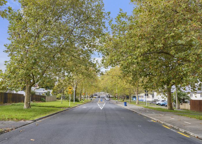  at 4 Seabrook Avenue, New Lynn, Auckland