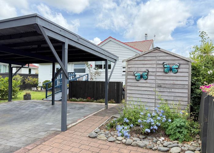  at 2/331 Royal Road, Massey, Auckland