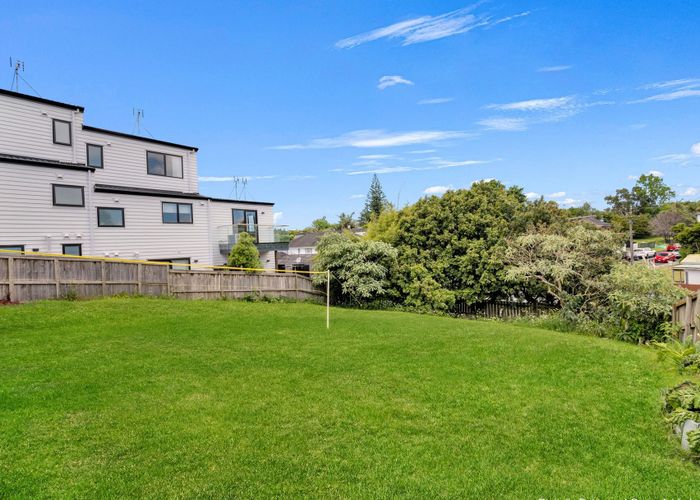  at 18a Sylvan Crescent, Te Atatu South, Waitakere City, Auckland