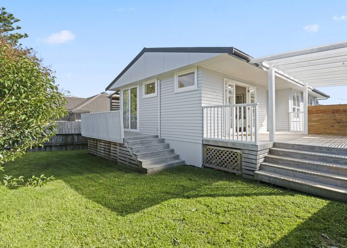  at 2/243 Lake Road, Northcote, North Shore City, Auckland