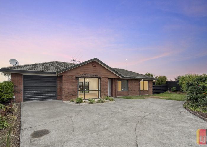  at 18 Randwick Place, Randwick Park, Auckland