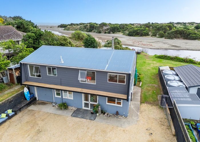  at 21 Manga-Pirau Street, Waikawa Beach, Horowhenua, Manawatu / Whanganui