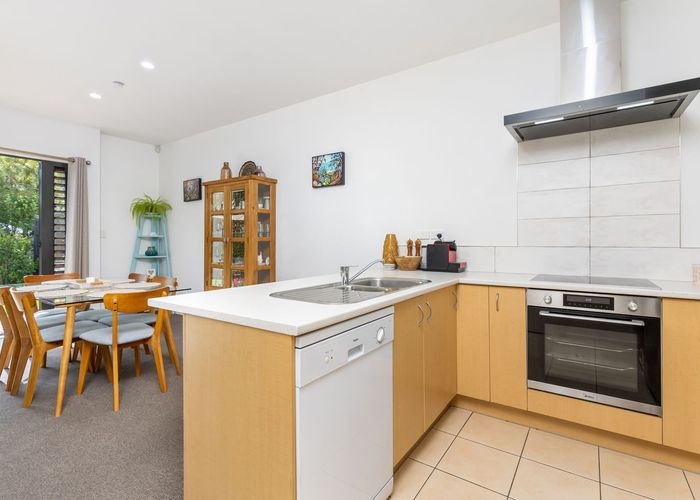  at 15/11 The Avenue, Albany, North Shore City, Auckland