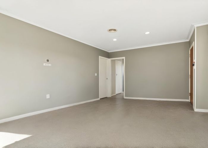  at 4 Splitt Avenue, Glenview, Hamilton