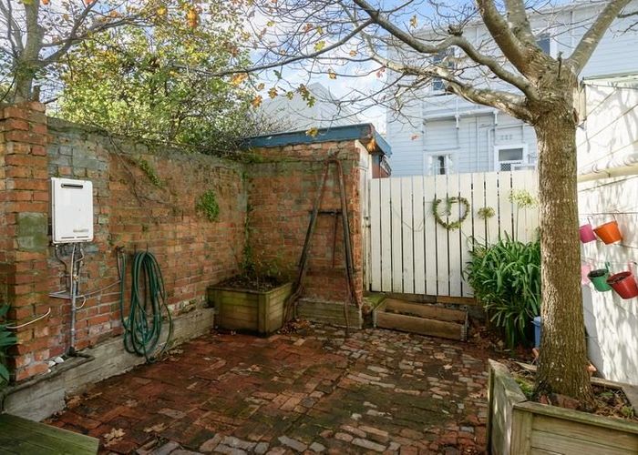  at 2 Howard Street, Mount Cook, Wellington