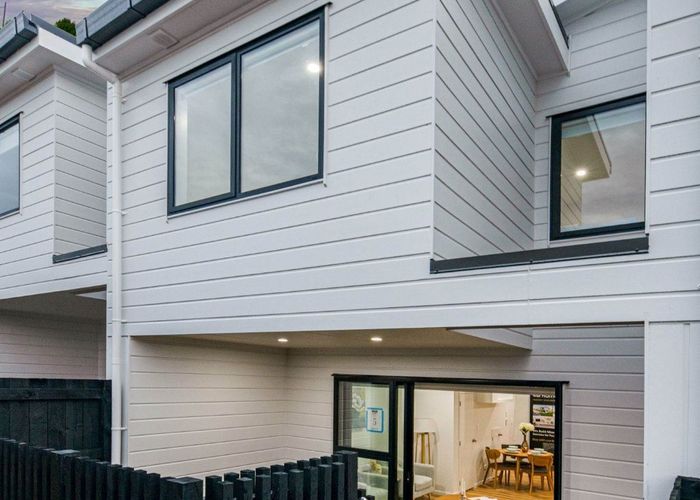  at 4/29 Tudor Road, Henderson, Auckland