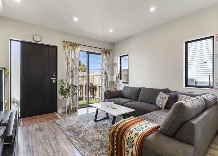  at 3/6 Hepburn Road, Glendene, Auckland