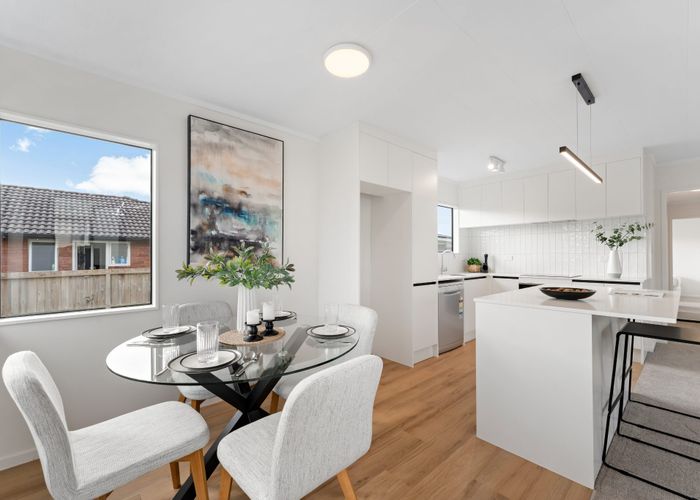  at 2/7 Rewarewa Road, Te Atatu Peninsula, Waitakere City, Auckland