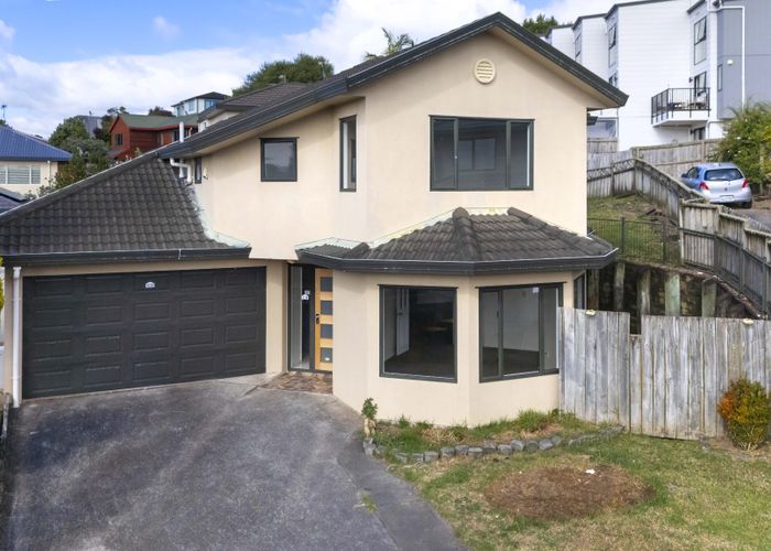  at 2/14 Mossop Rise, Glenfield, North Shore City, Auckland