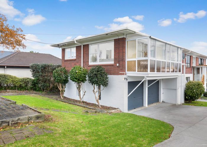  at 1/7 Eversleigh Road, Belmont, Auckland