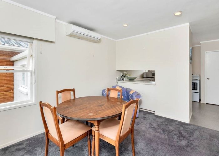 at 2/4 Waterloo Road, Milford, Auckland