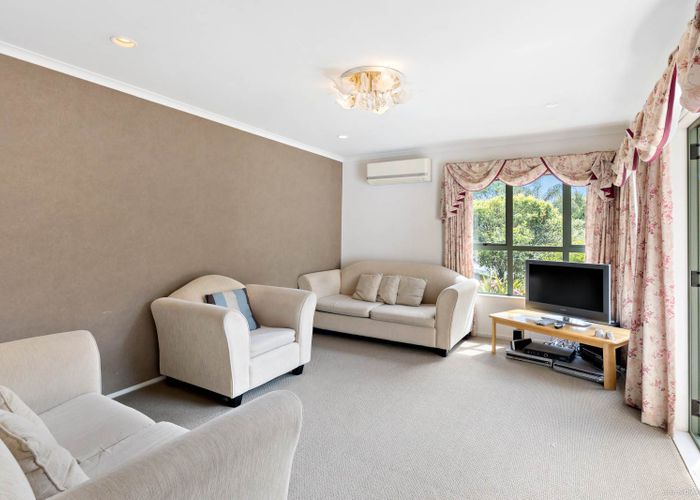  at 15 Ryehill Close, New Lynn, Auckland
