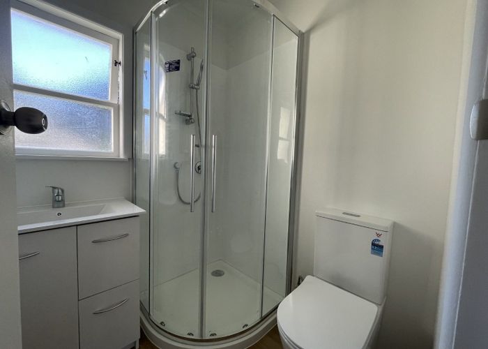  at 84 Lake Rd, Northcote, North Shore City, Auckland