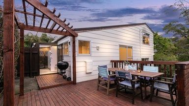  at 2/3 Hellyers Street, Birkdale, Auckland