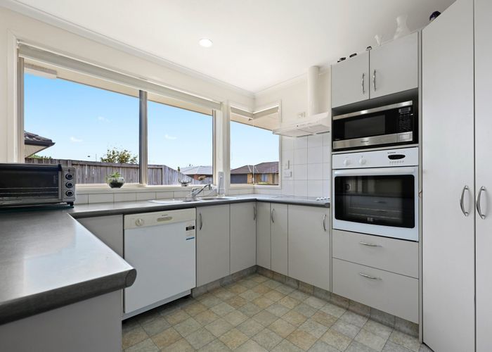  at 6 St Johns Avenue, Hamilton East, Hamilton