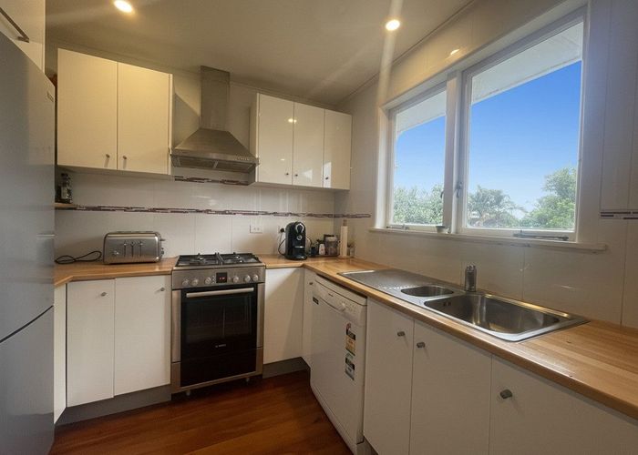  at 6 Kiekie Road, Mangere Bridge, Manukau City, Auckland