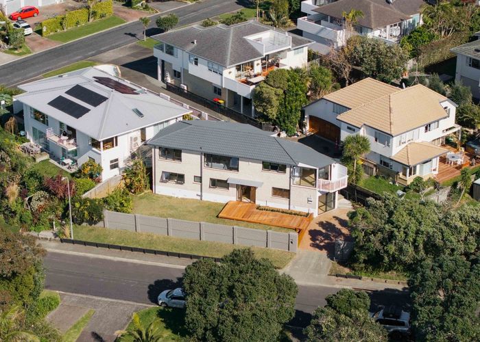  at 2/14 Clifton Road, Waiake, North Shore City, Auckland