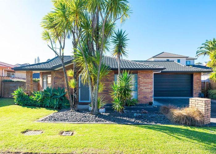  at 8 Ryehill Close, New Lynn, Waitakere City, Auckland