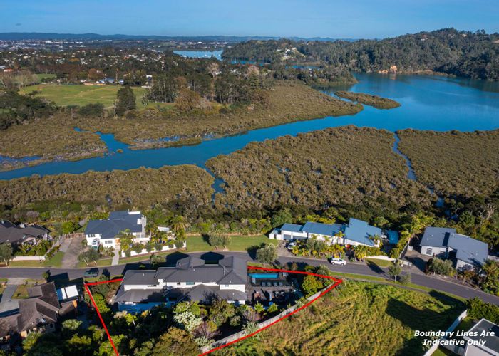  at 16 Schopolo Place, Schnapper Rock, Auckland