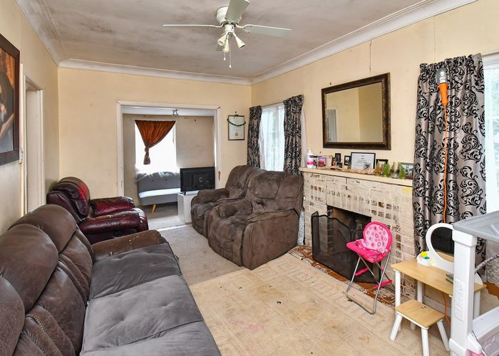  at 27 Vine Street, Mangere East, Auckland